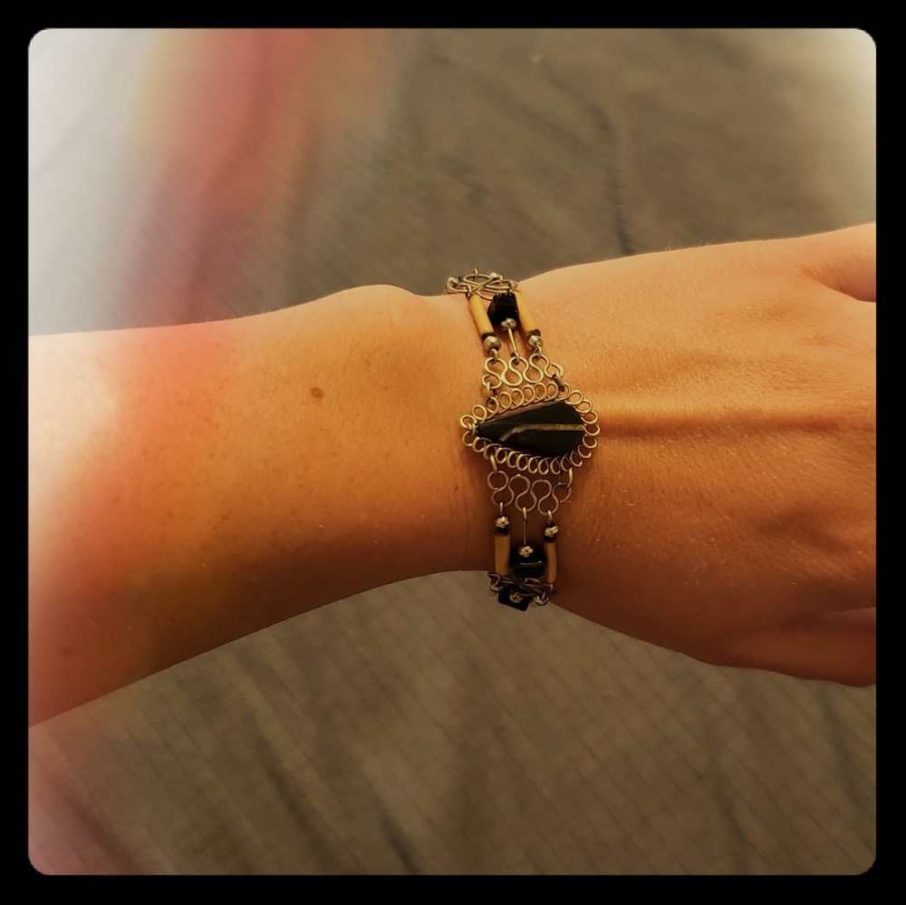 Bracelate